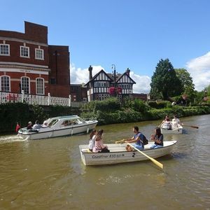 Tonbridge River trips and rowers