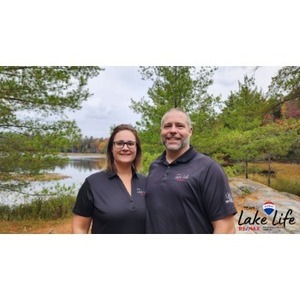 Team Lake Life - Real Estate Agents - RE/MAX Professionals North - Huntsville, ON, Canada